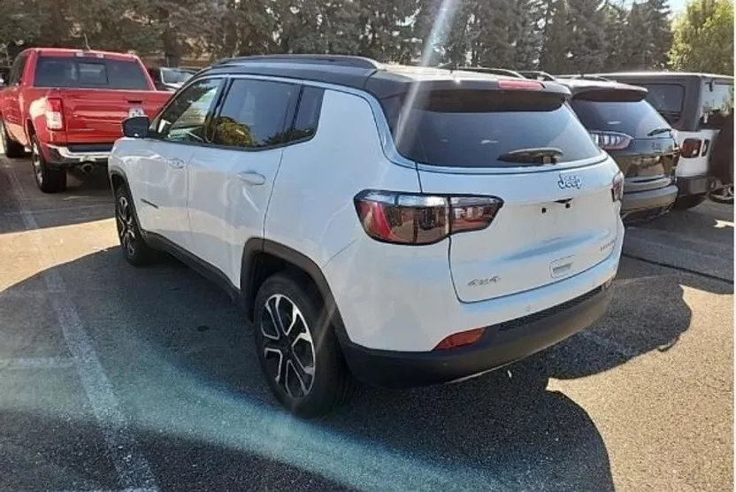 2023 Jeep Compass Limited photo 1