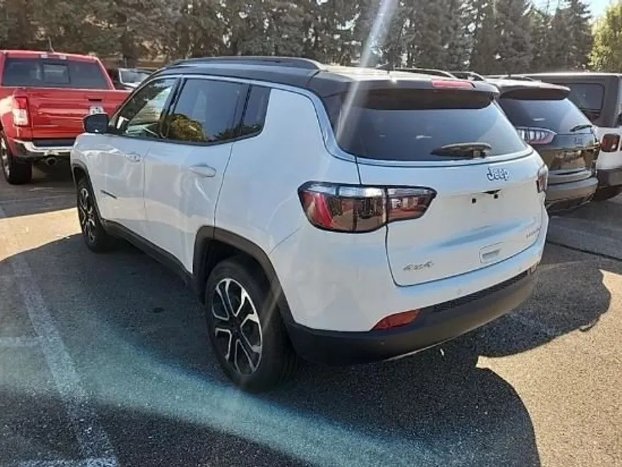 2023 Jeep Compass Limited photo 1