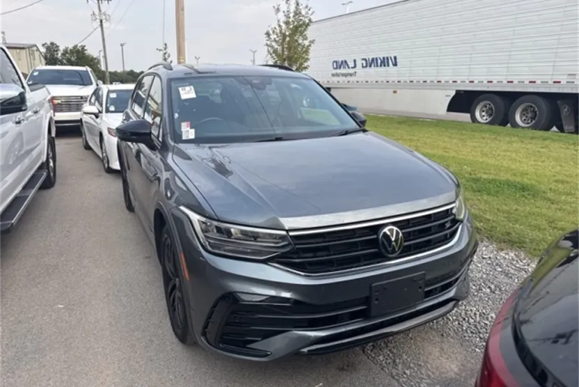 2022 Volkswagen Tiguan SE R-Line Black photo 1