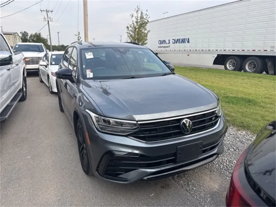 2022 Volkswagen Tiguan SE R-Line Black photo 1
