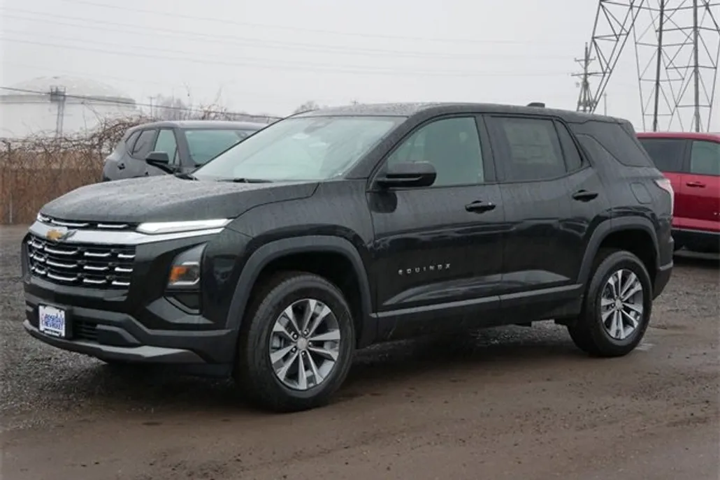 2025 Chevrolet Equinox LT photo 1