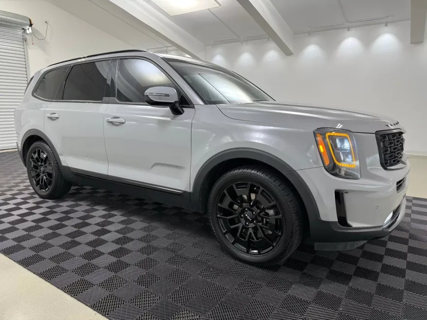 2022 Kia Telluride SX photo 1
