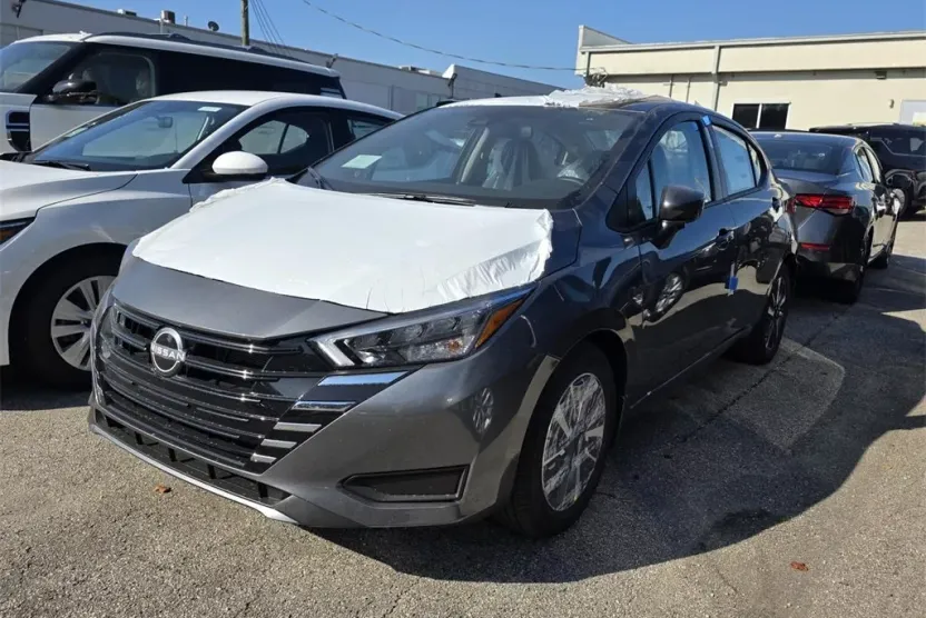 2025 Nissan Versa 1.6 SV photo 1