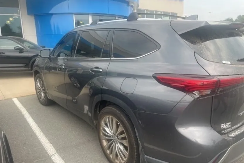 2020 Toyota Highlander Platinum photo 1