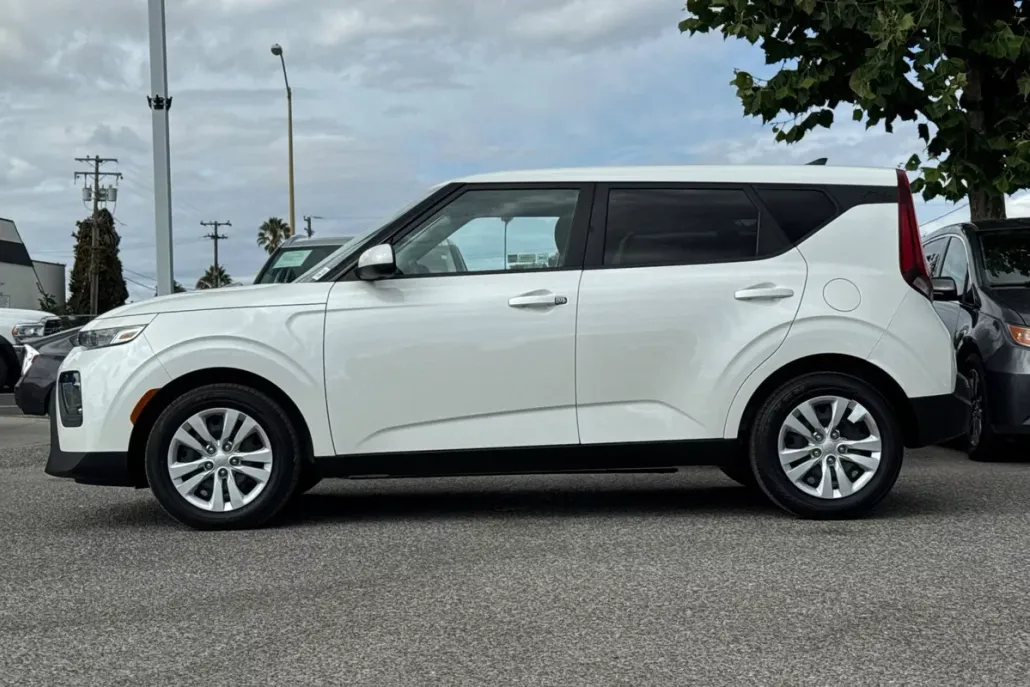 2020 Kia Soul LX photo 1