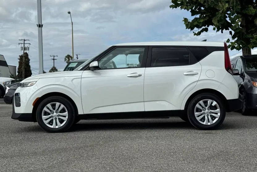 2020 Kia Soul LX photo 1