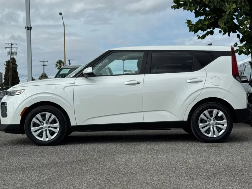 2020 Kia Soul LX photo 1