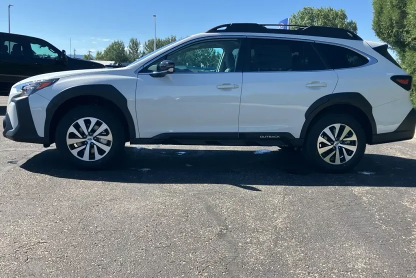 2025 Subaru Outback Premium photo 1