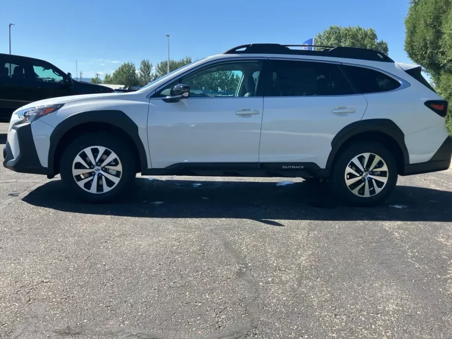 2025 Subaru Outback Premium photo 1
