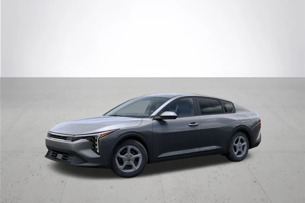 2025 Kia K4 LXS photo 1