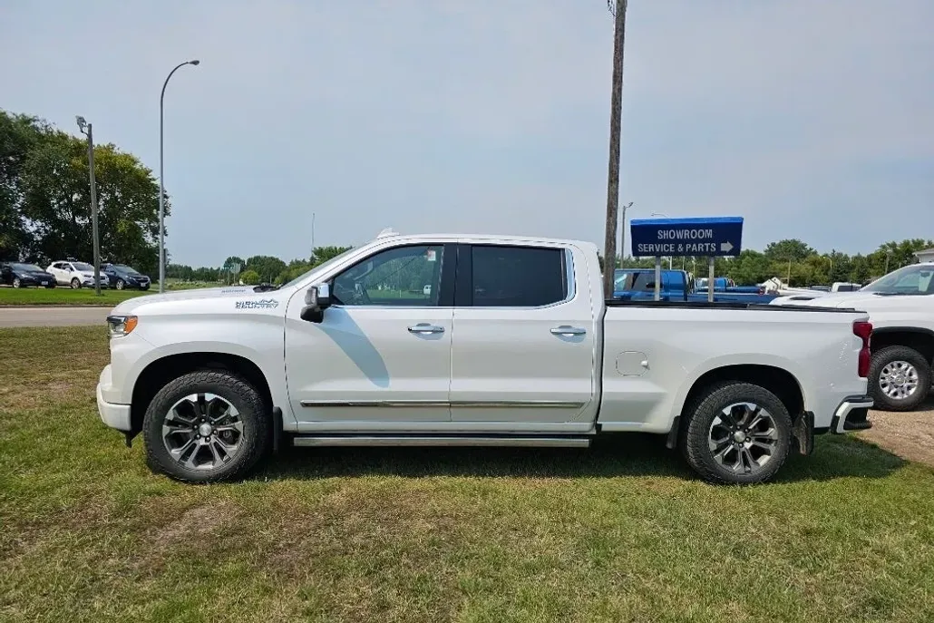 2022 Chevrolet Silverado 1500 High Country photo 1