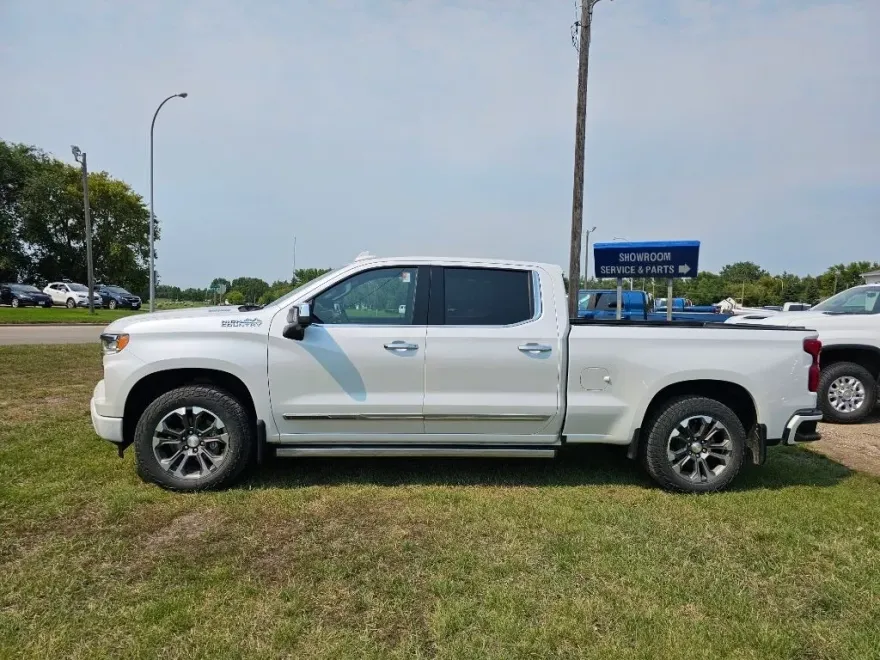 2022 Chevrolet Silverado 1500 High Country photo 1