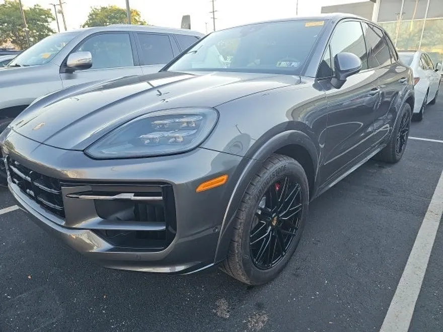 2024 Porsche Cayenne S photo 1