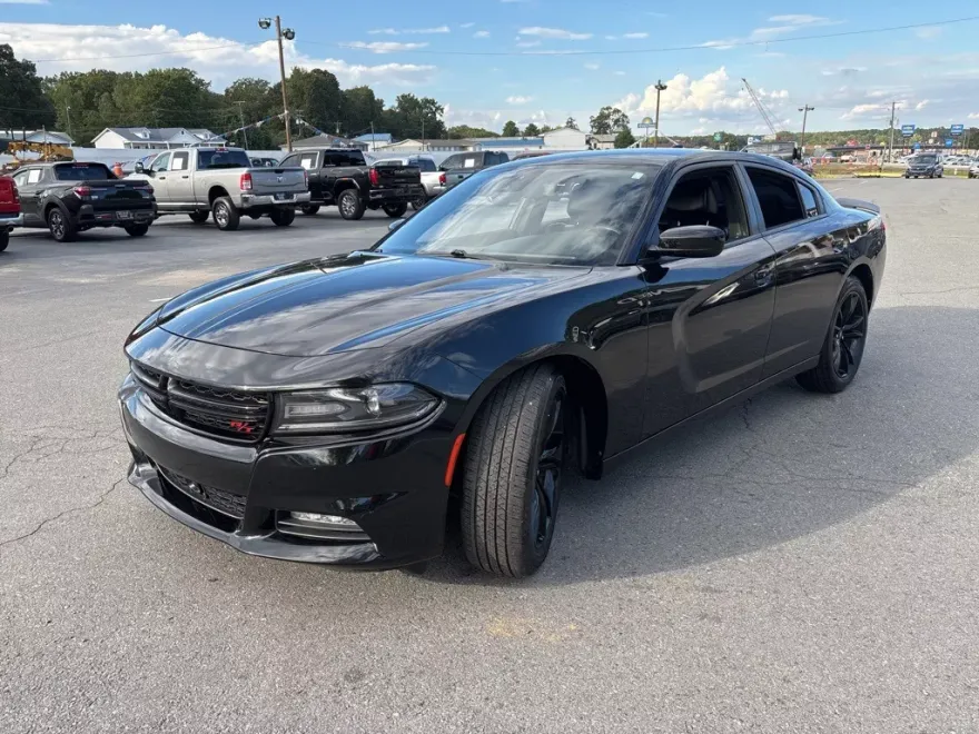 2017 Dodge Charger R/T photo 1