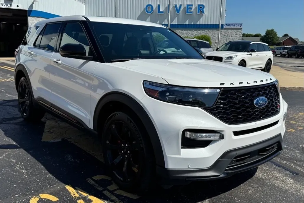 2022 Ford Explorer ST photo 1