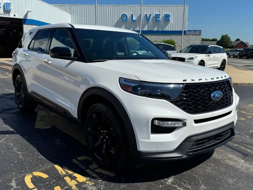 2022 Ford Explorer ST photo 1