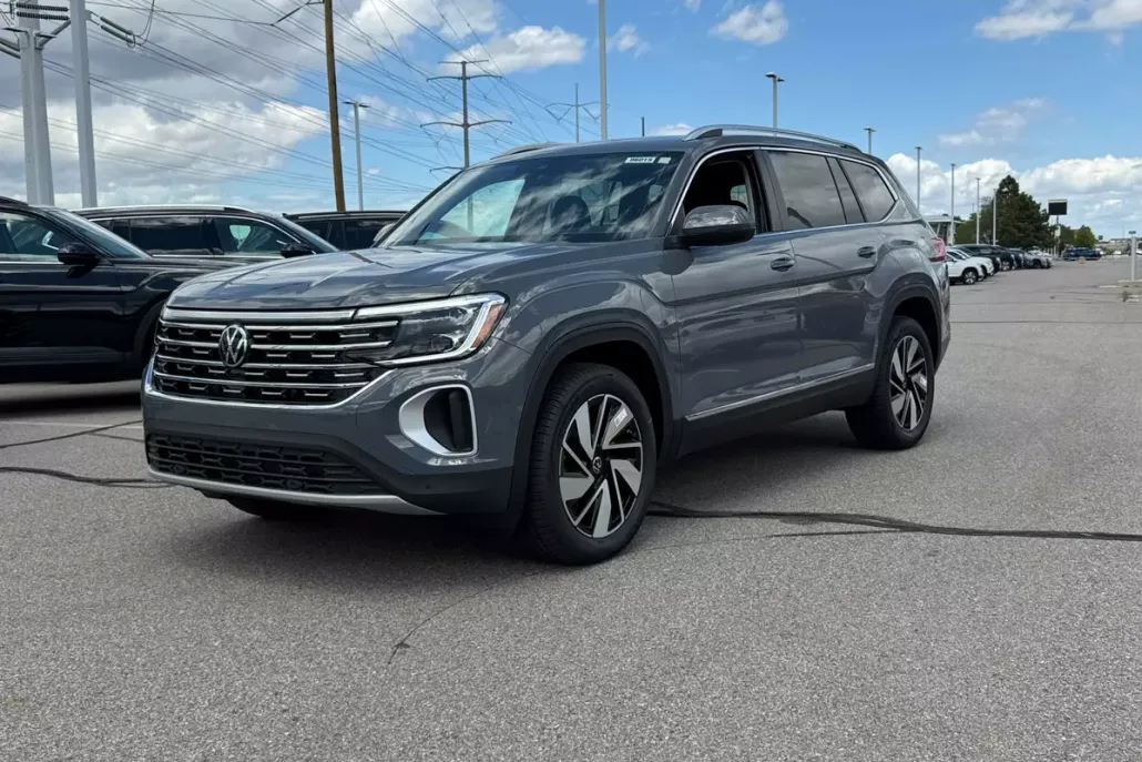 2025 Volkswagen Atlas SEL photo 1