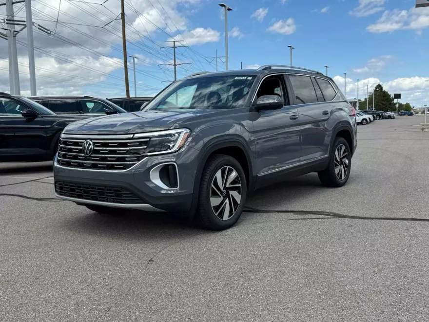 2025 Volkswagen Atlas SEL photo 1