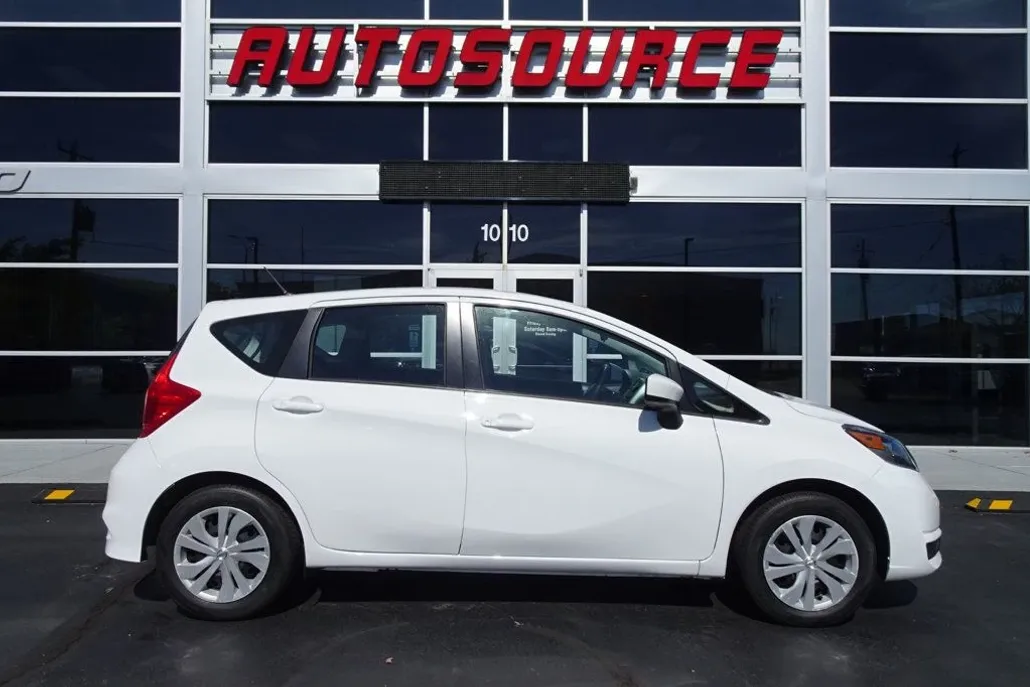 2018 Nissan Versa Note Sedan photo 1