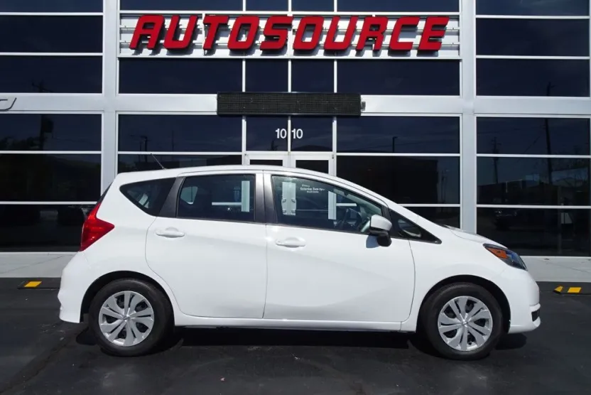 2018 Nissan Versa Note Sedan photo 1