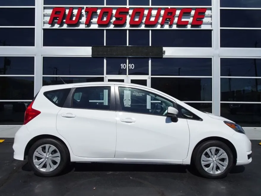 2018 Nissan Versa Note Sedan photo 1