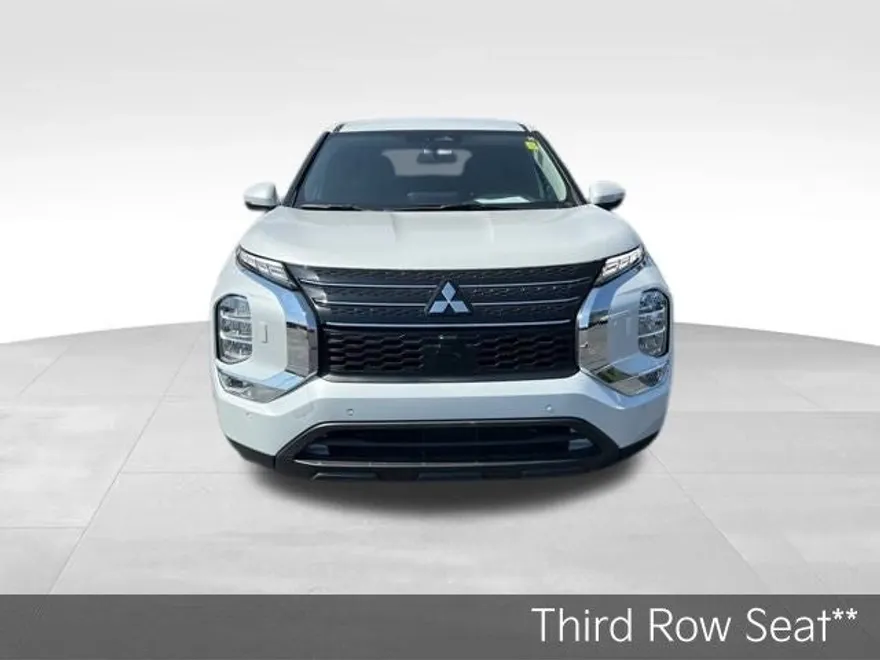 2024 Mitsubishi Outlander SE photo 1