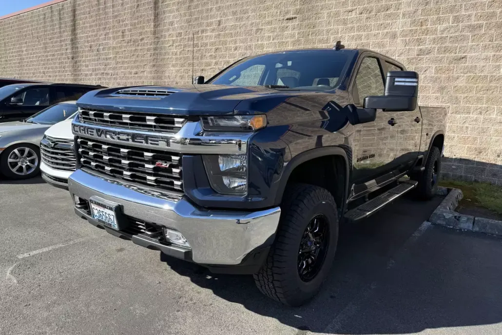 2022 Chevrolet Silverado LT photo 1