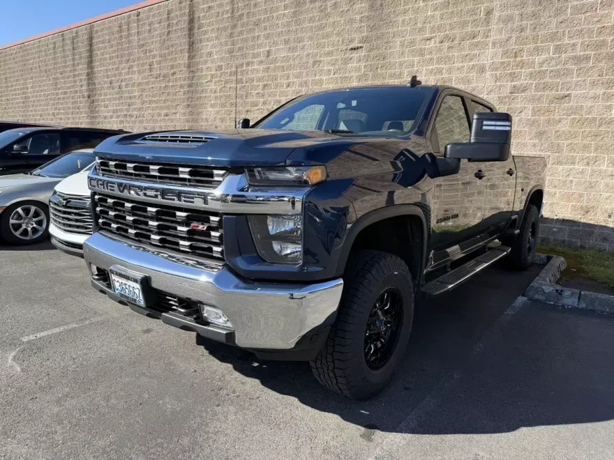 2022 Chevrolet Silverado LT photo 1