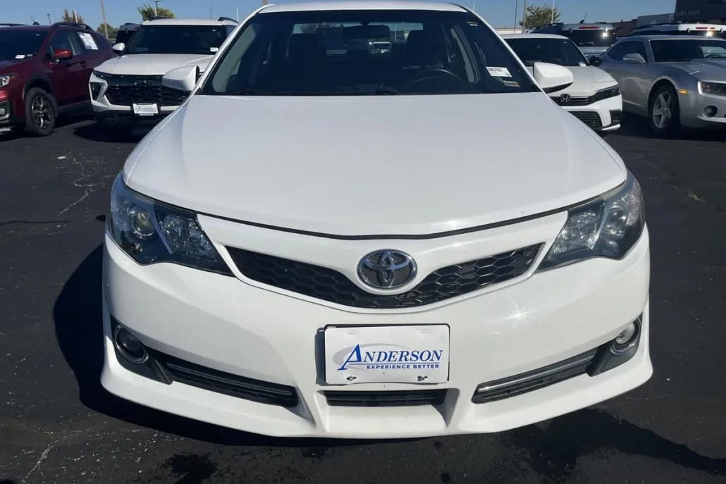 2014 Toyota Camry SE photo 1