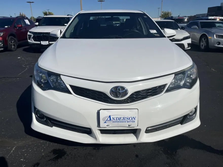 2014 Toyota Camry SE photo 1