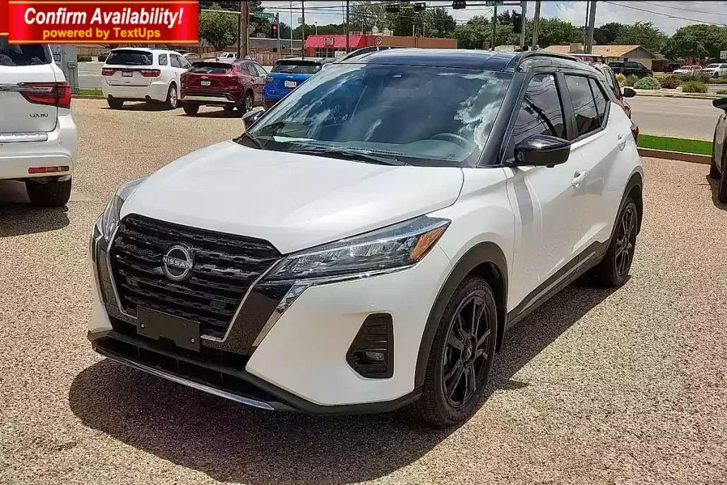 2024 Nissan Kicks SR photo 1