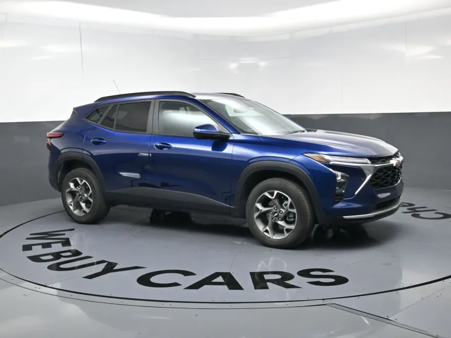 2024 Chevrolet Trax LT photo 1