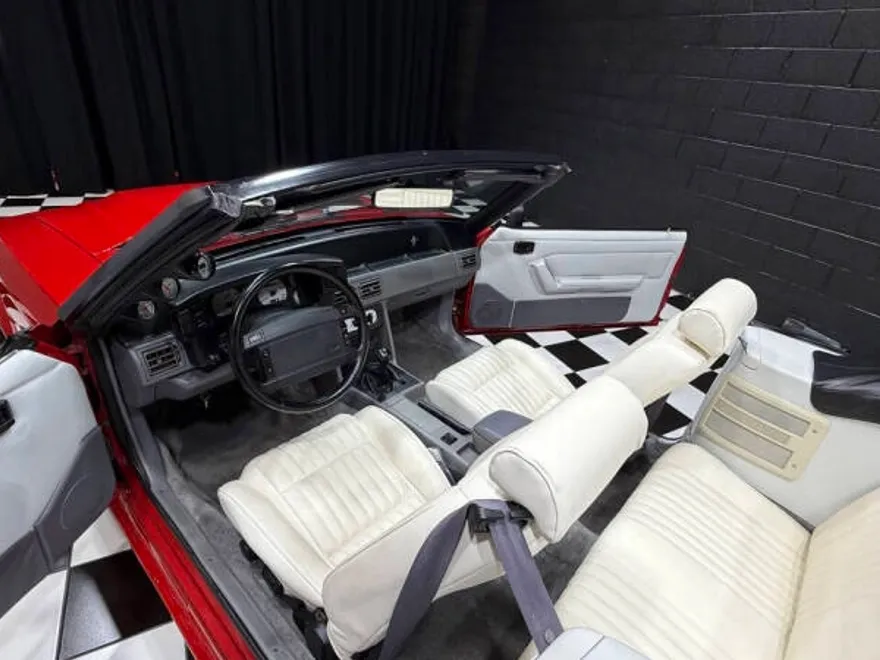1993 Ford Mustang GT photo 1