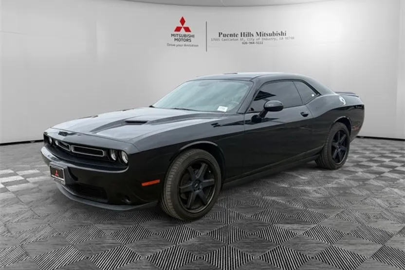 2019 Dodge Challenger SXT photo 1