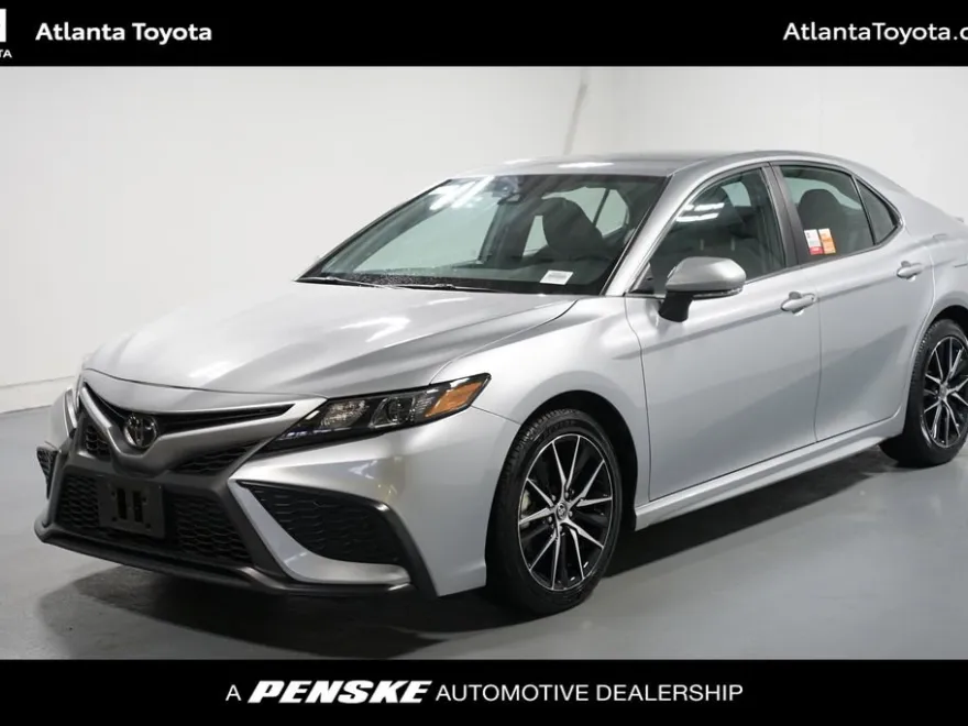 2024 Toyota Camry SE photo 1