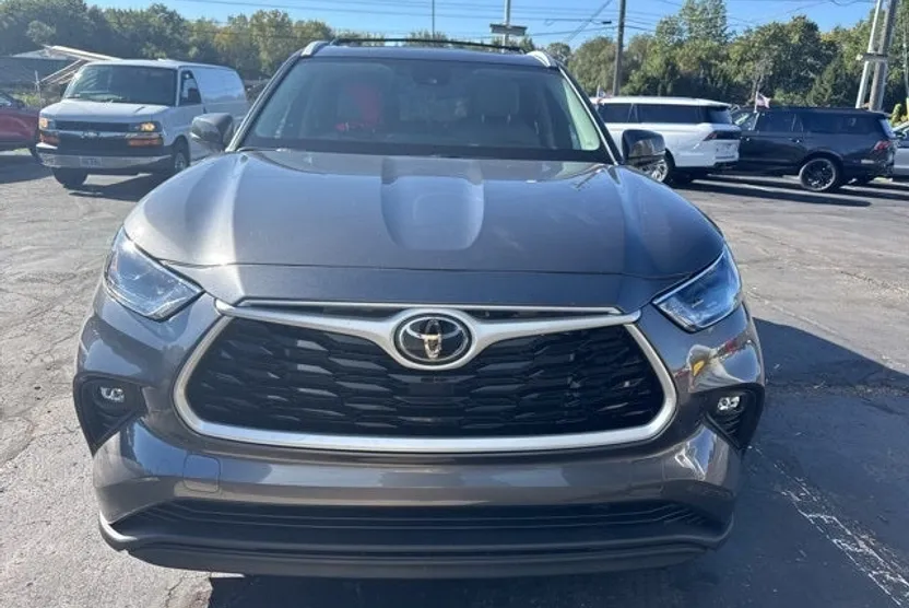 2023 Toyota Highlander L photo 1