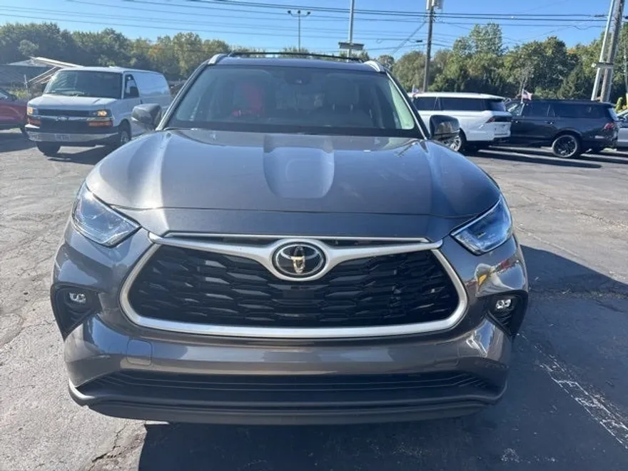 2023 Toyota Highlander L photo 1