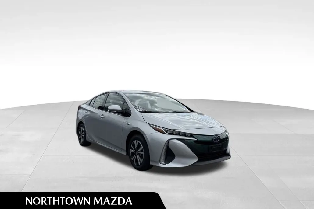 2017 Toyota Prius Prime Plus photo 1