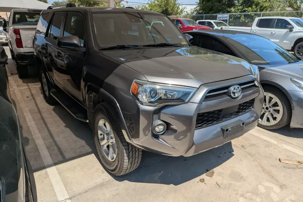 2021 Toyota 4Runner SR5 photo 1