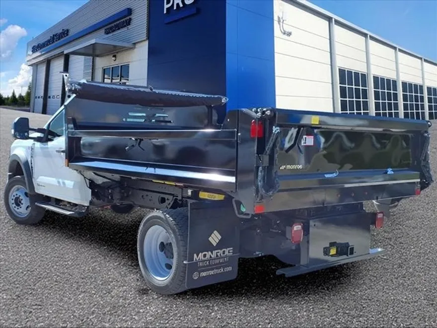 2025 Ford F-550 XL photo 1
