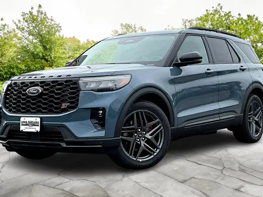 2025 Ford Explorer ST photo 1