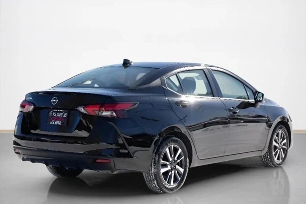2025 Nissan Versa 1.6 SV photo 1