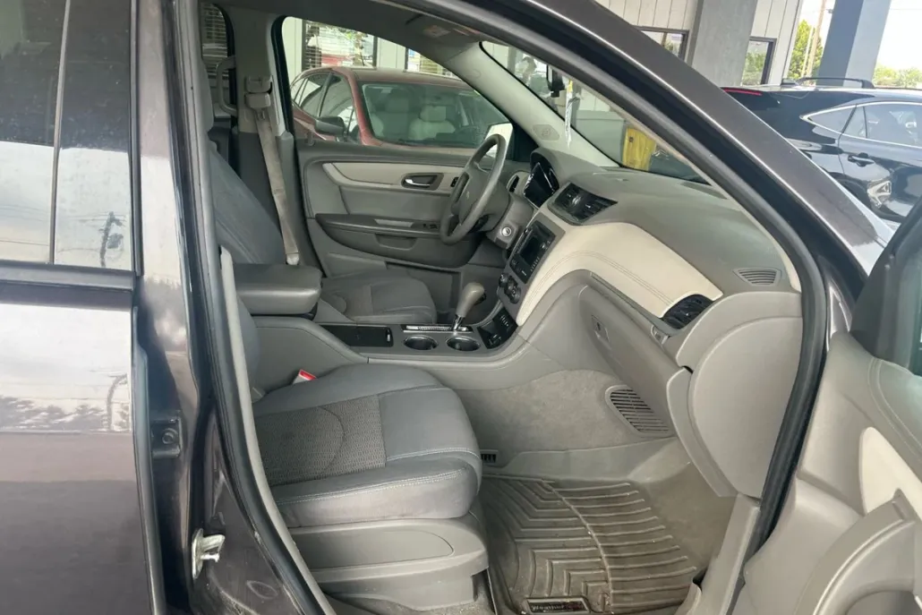 2015 Chevrolet Traverse LS photo 1