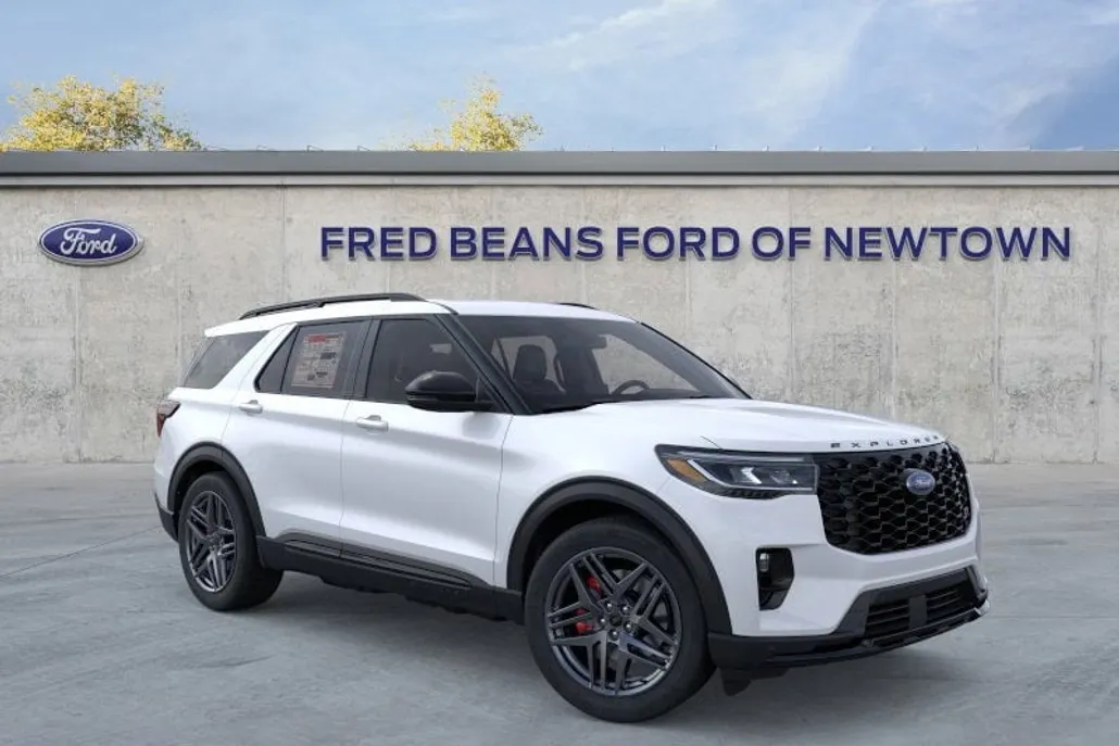 2025 Ford Explorer ST photo 1