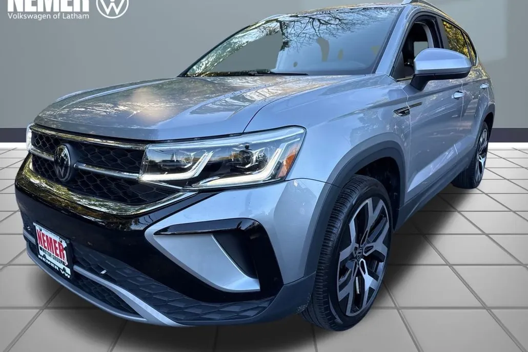 2023 Volkswagen Taos SEL photo 1
