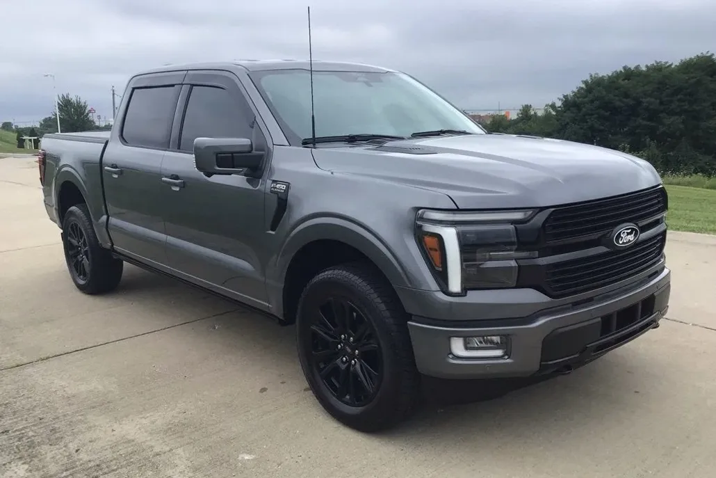 2024 Ford F-150 Platinum photo 1