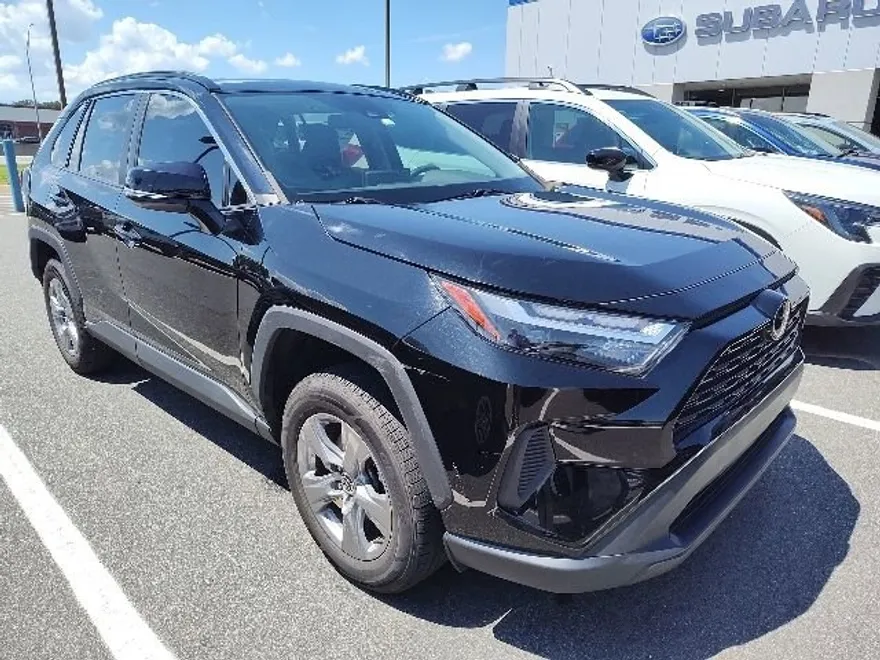 2022 Toyota RAV4 XLE photo 1