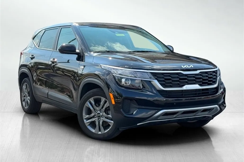 2023 Kia Seltos LX photo 1