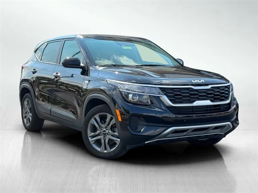 2023 Kia Seltos LX photo 1