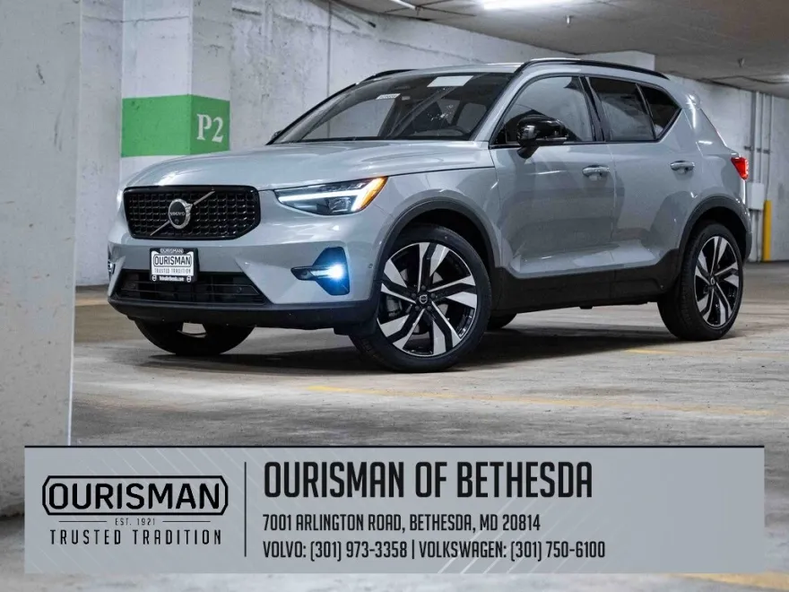 2025 Volvo XC40 photo 1